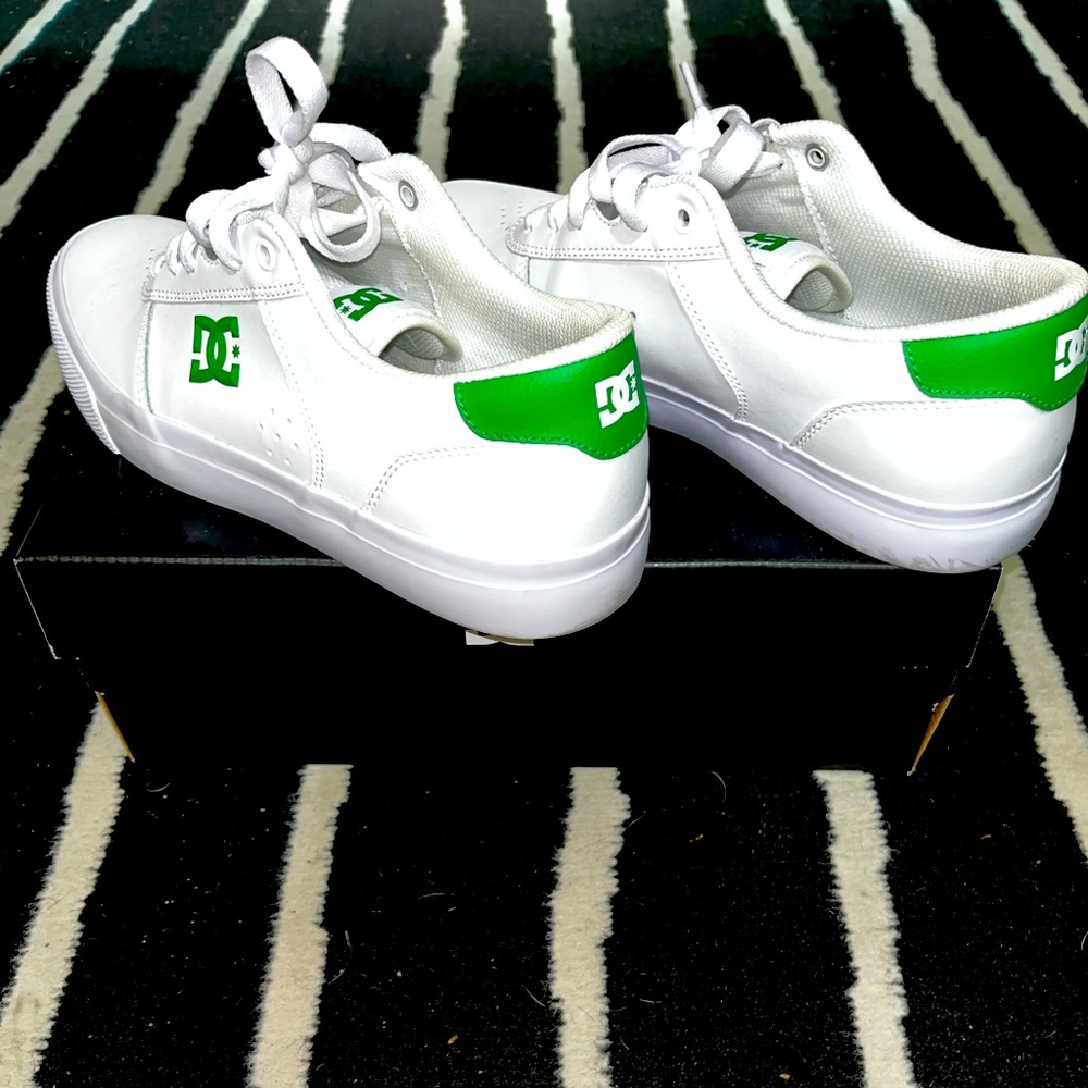 DC Leather Teknic Skate Shoes - Green and White - Like New - 10.5